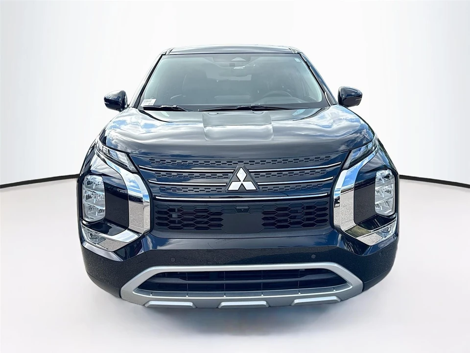 2022 Mitsubishi Outlander - Image 2 of 21