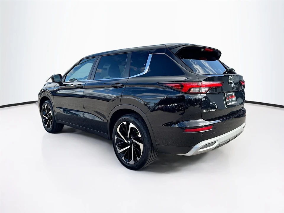 2022 Mitsubishi Outlander - Image 5 of 21