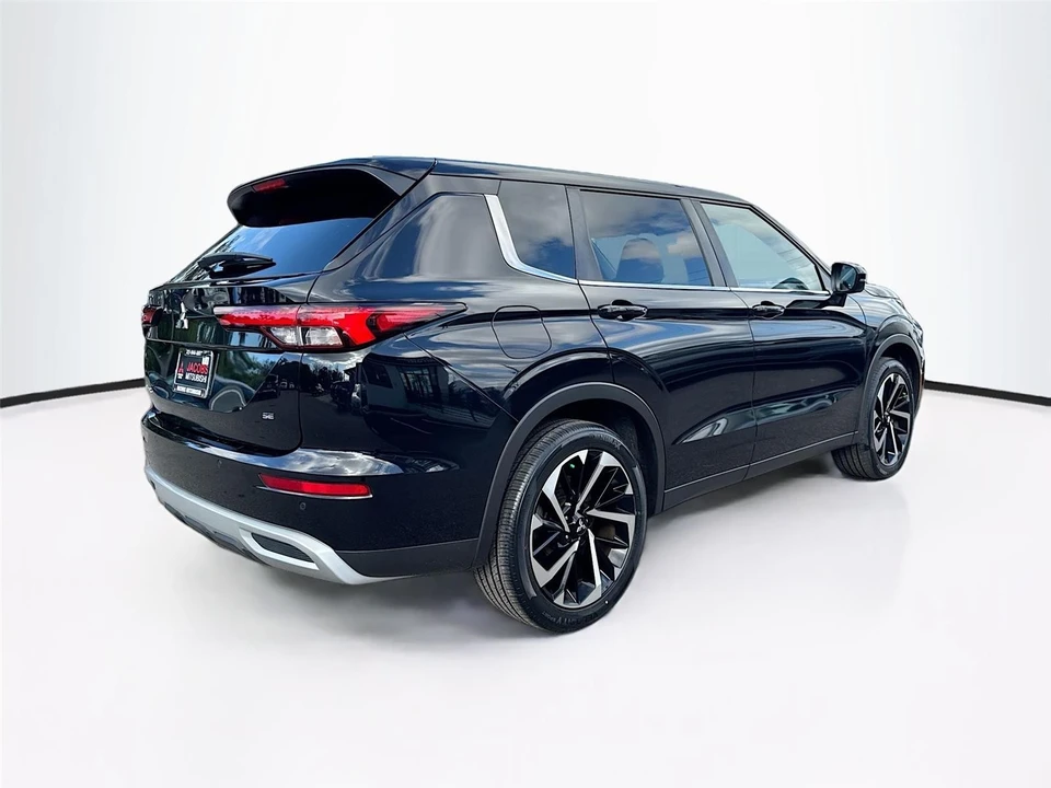 2022 Mitsubishi Outlander - Image 7 of 21