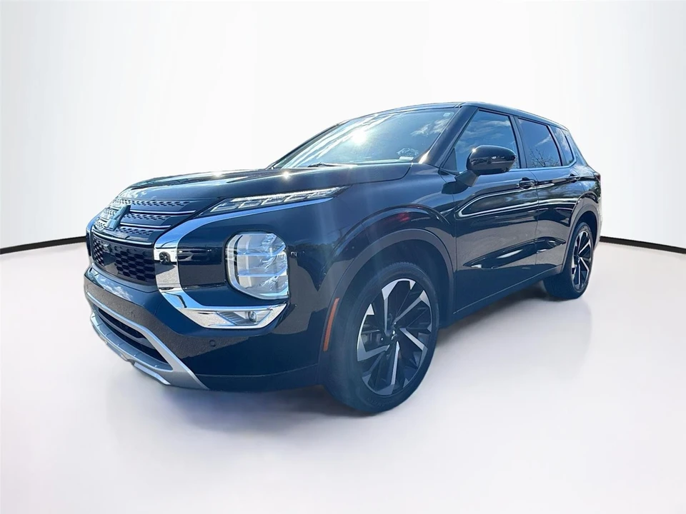 2022 Mitsubishi Outlander - Image 3 of 14