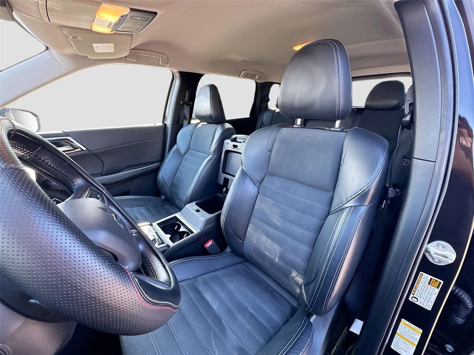 2022 Mitsubishi Outlander - Image 9 of 14