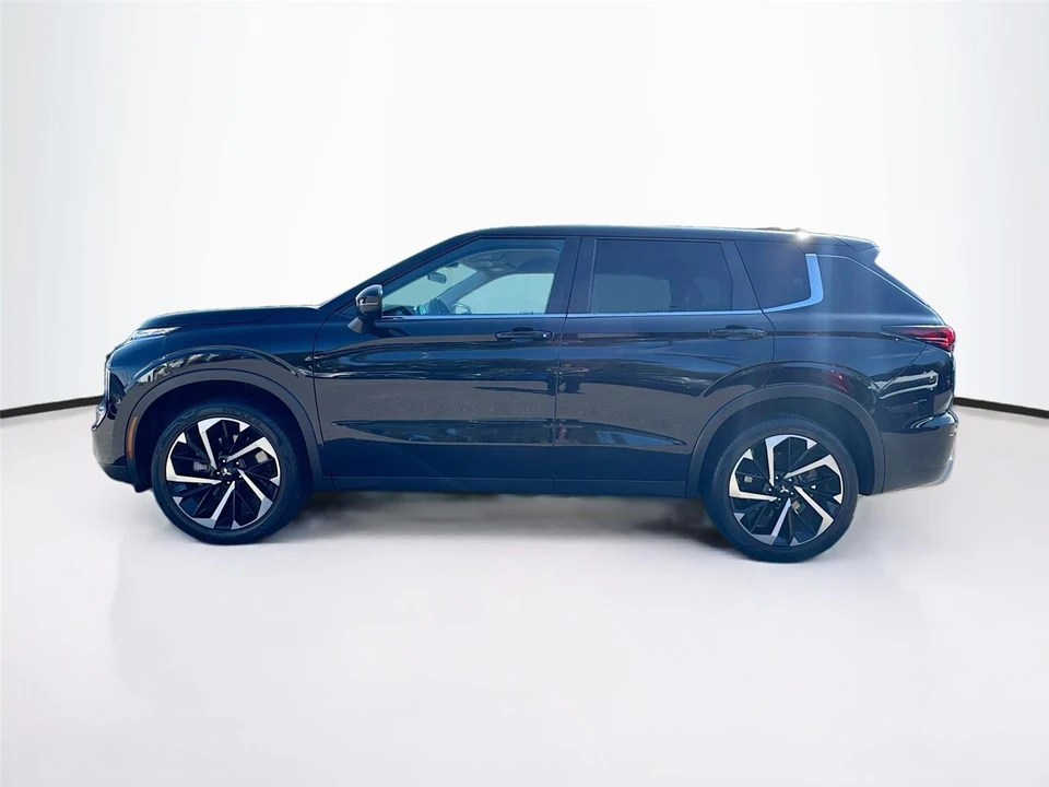 2022 Mitsubishi Outlander - Image 4 of 14