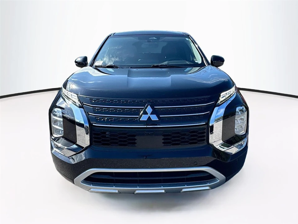 2022 Mitsubishi Outlander - Image 2 of 14