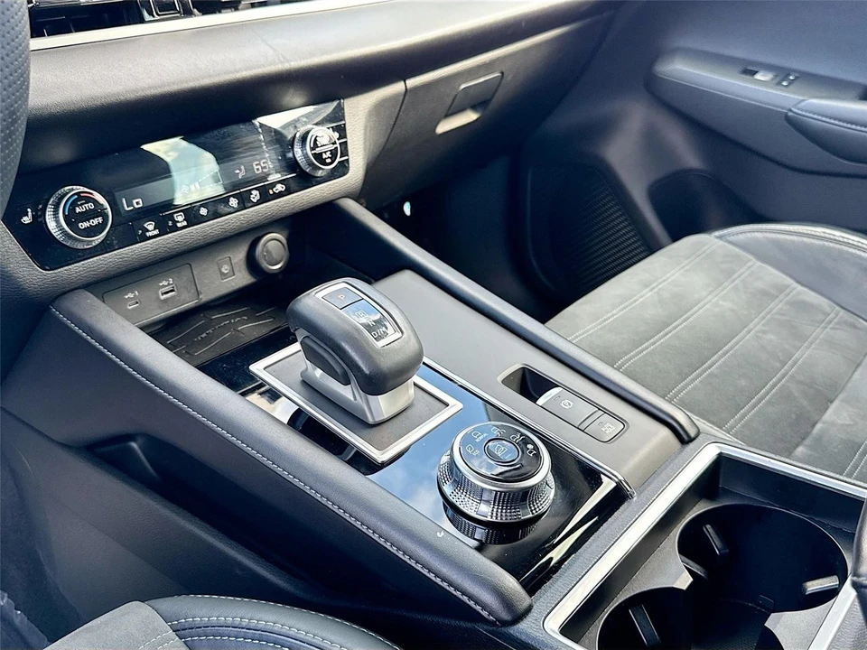 2022 Mitsubishi Outlander - Image 15 of 21
