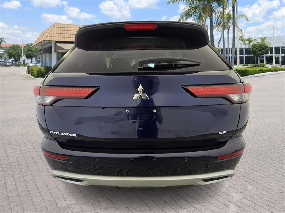 2022 Mitsubishi Outlander - Image 4 of 21