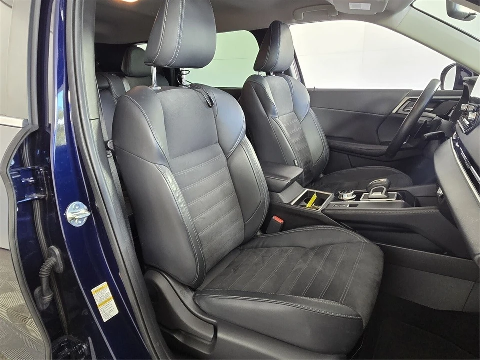 2022 Mitsubishi Outlander - Image 13 of 21