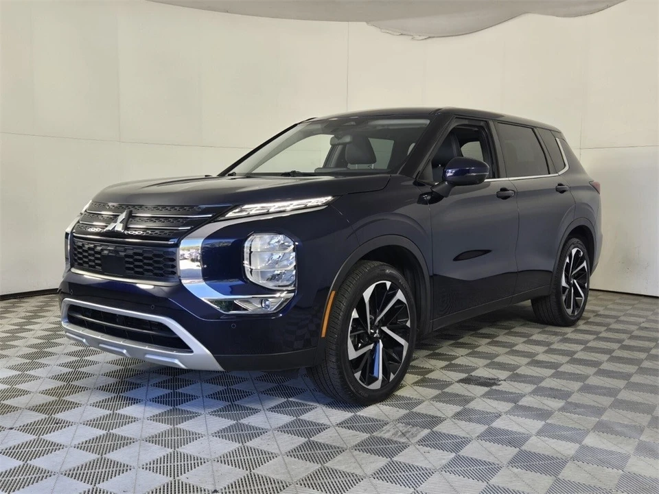 2022 Mitsubishi Outlander - Image 4 of 12