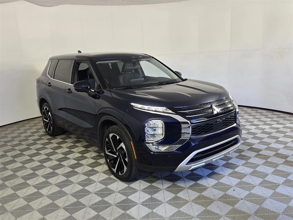 2022 Mitsubishi Outlander - Image 2 of 12