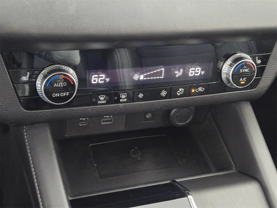 2022 Mitsubishi Outlander - Image 18 of 21