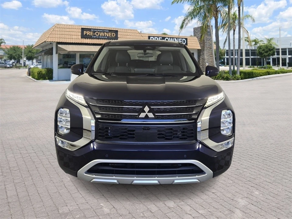 2022 Mitsubishi Outlander - Image 2 of 21