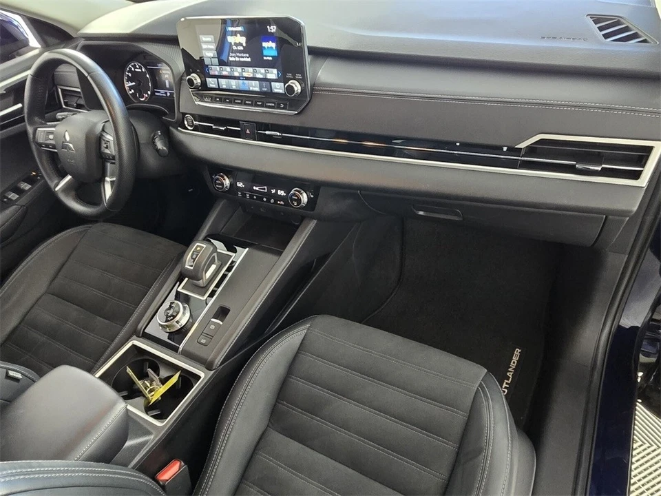 2022 Mitsubishi Outlander - Image 12 of 21