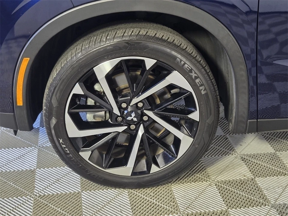 2022 Mitsubishi Outlander - Image 5 of 21