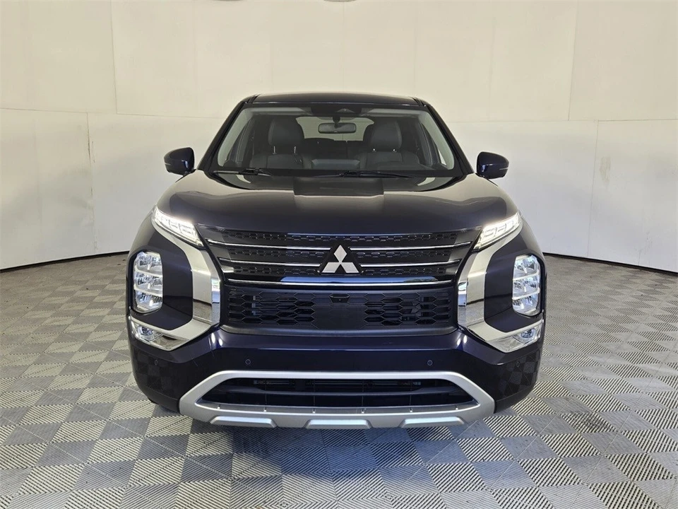 2022 Mitsubishi Outlander - Image 3 of 12