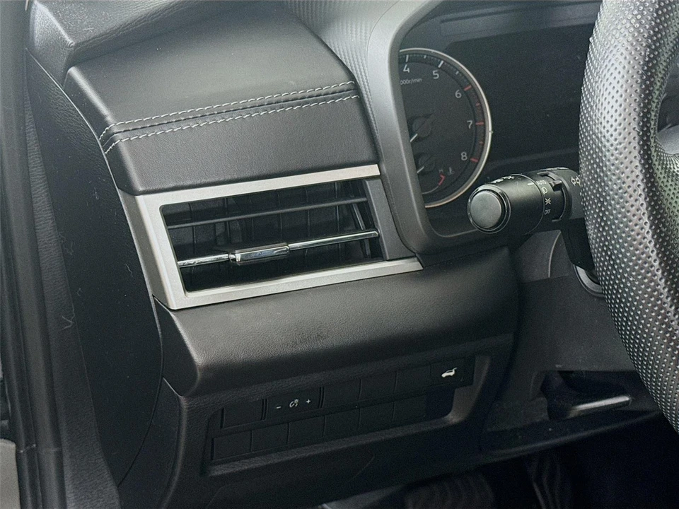 2022 Mitsubishi Outlander - Image 6 of 13