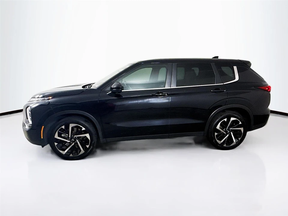 2022 Mitsubishi Outlander - Image 4 of 13