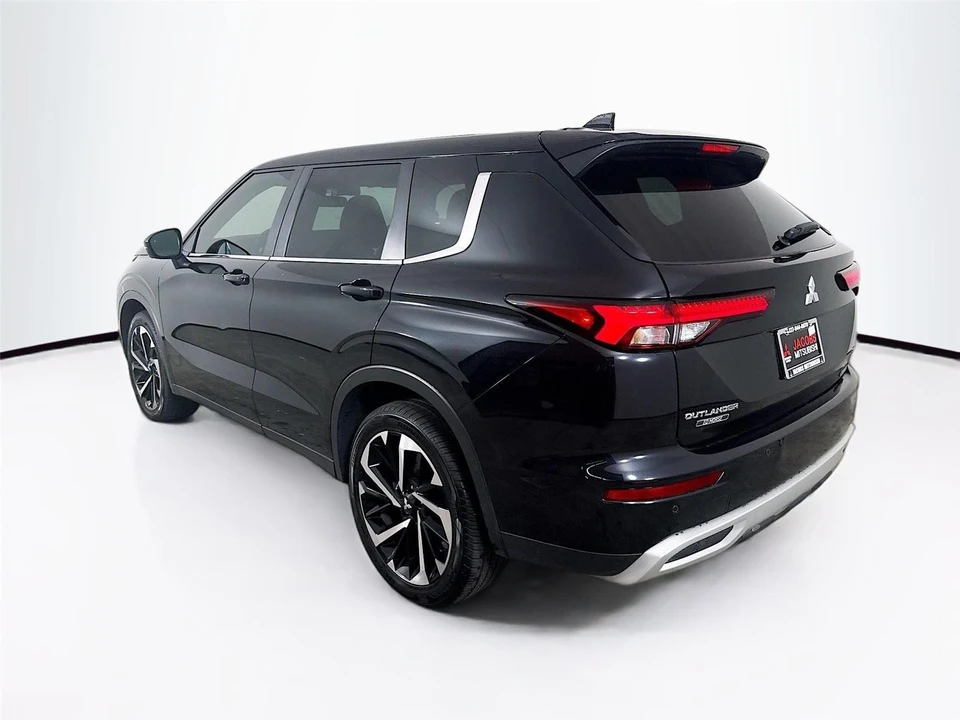 2022 Mitsubishi Outlander - Image 5 of 13