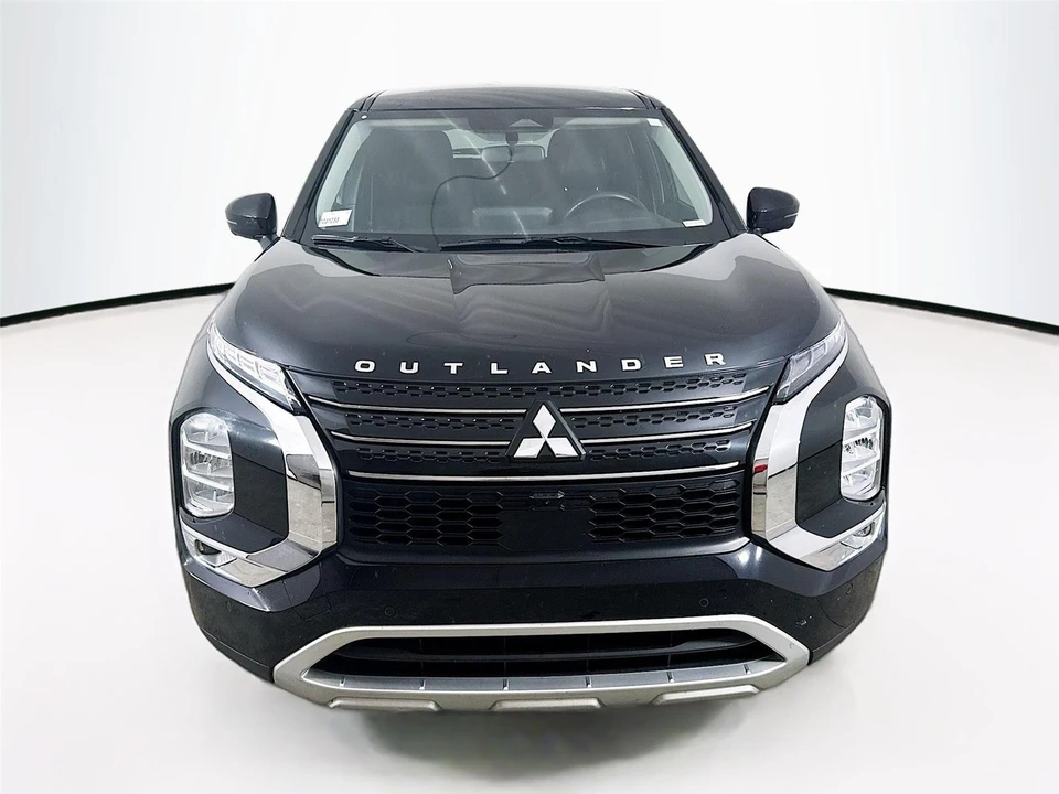 2022 Mitsubishi Outlander - Image 2 of 13