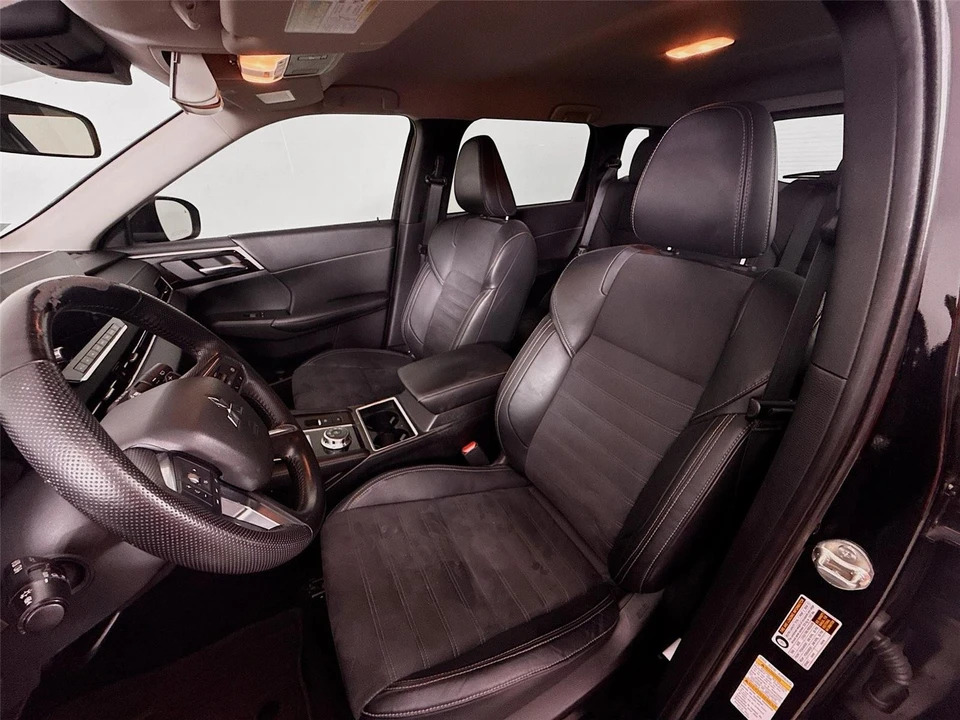 2022 Mitsubishi Outlander - Image 11 of 13
