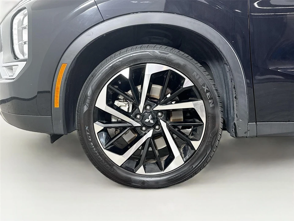 2022 Mitsubishi Outlander - Image 12 of 13