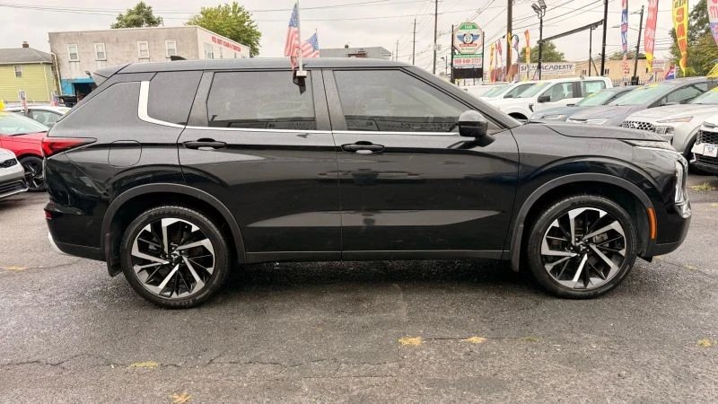 2022 Mitsubishi Outlander - Image 11 of 12
