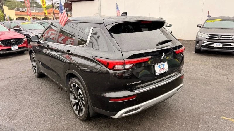 2022 Mitsubishi Outlander - Image 5 of 12