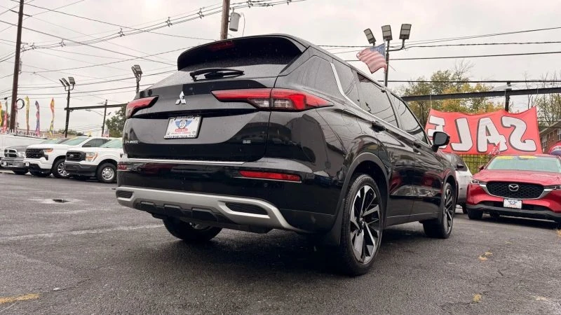 2022 Mitsubishi Outlander - Image 9 of 12