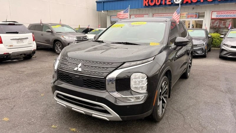 2022 Mitsubishi Outlander - Image 4 of 12