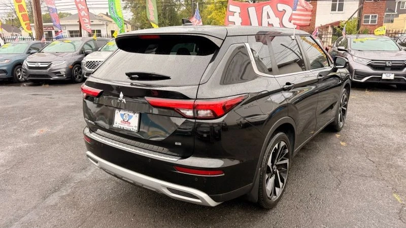 2022 Mitsubishi Outlander - Image 7 of 12