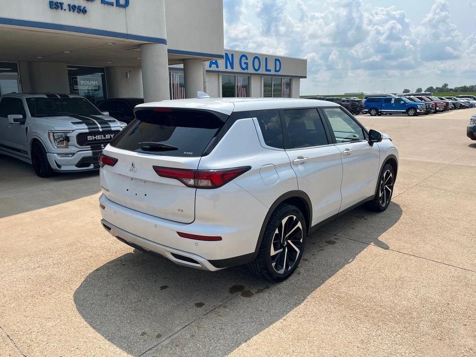 2022 Mitsubishi Outlander - Image 8 of 12