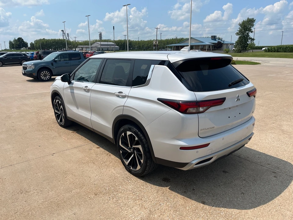 2022 Mitsubishi Outlander - Image 6 of 12