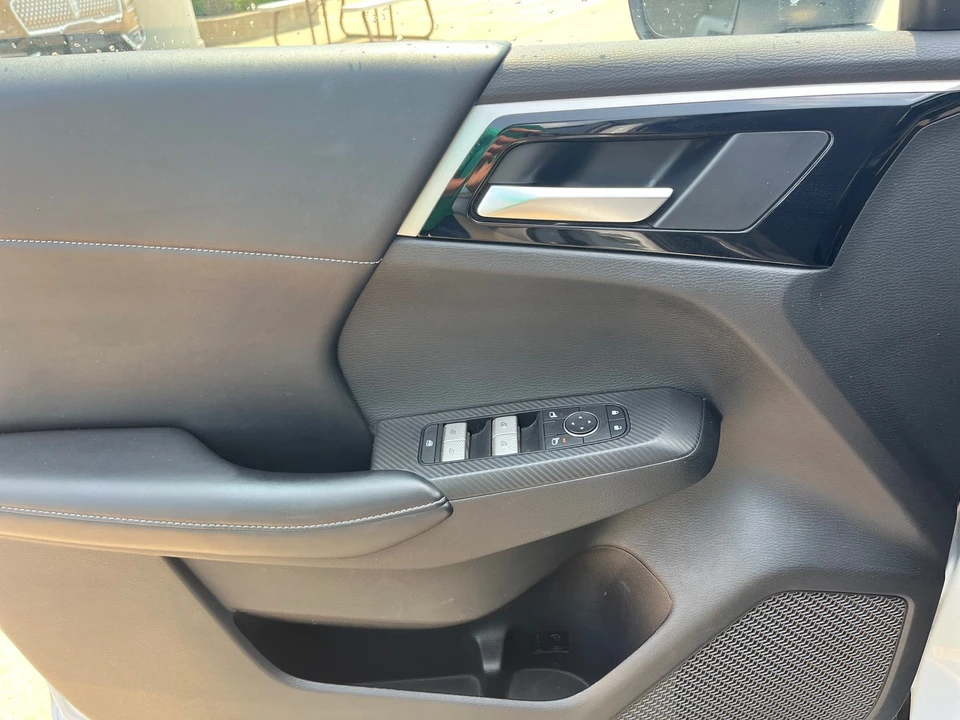 2022 Mitsubishi Outlander - Image 10 of 12