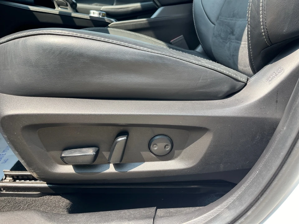2022 Mitsubishi Outlander - Image 11 of 12