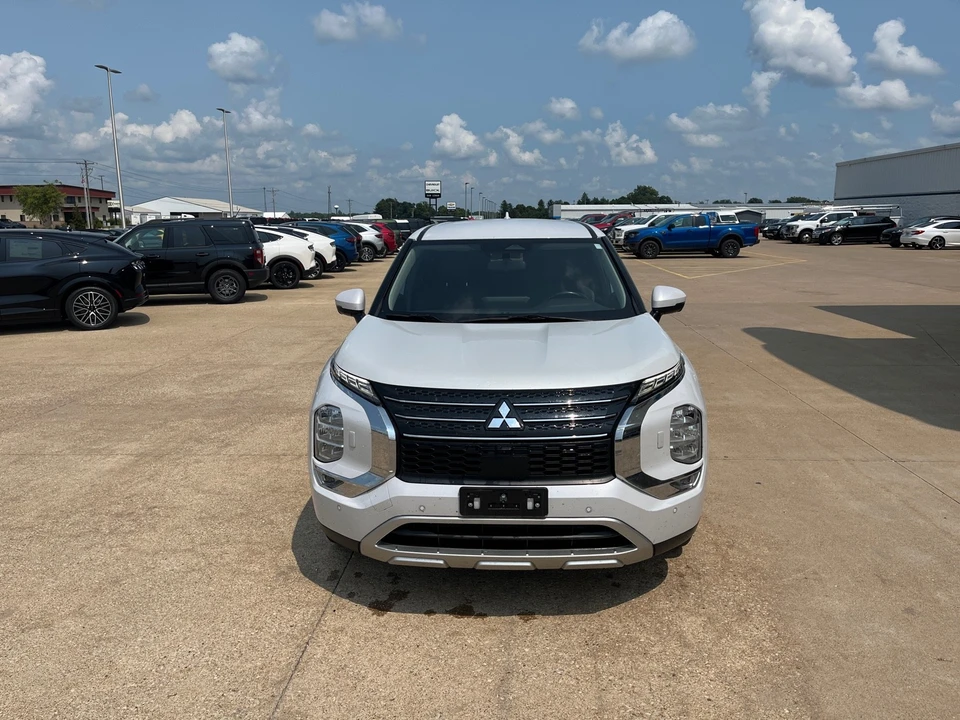 2022 Mitsubishi Outlander - Image 3 of 12