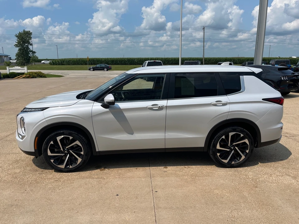 2022 Mitsubishi Outlander - Image 5 of 12