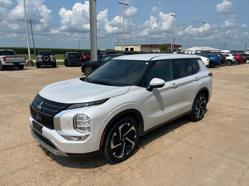 2022 Mitsubishi Outlander - Image 4 of 12