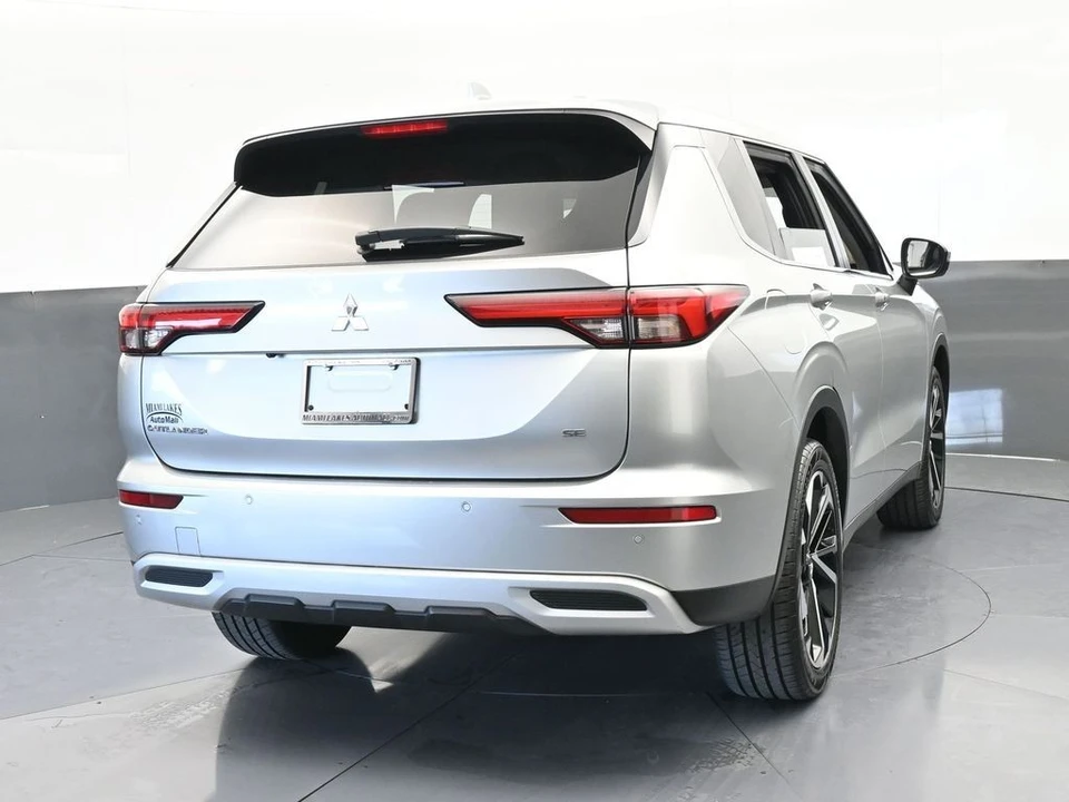 2022 Mitsubishi Outlander - Image 5 of 12
