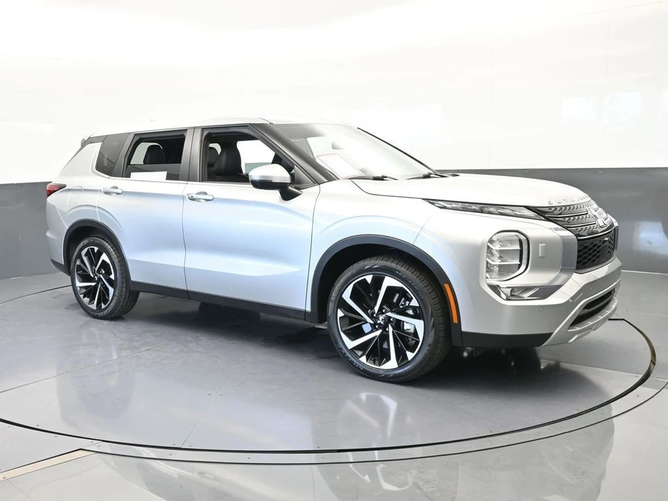 2022 Mitsubishi Outlander - Image 8 of 12