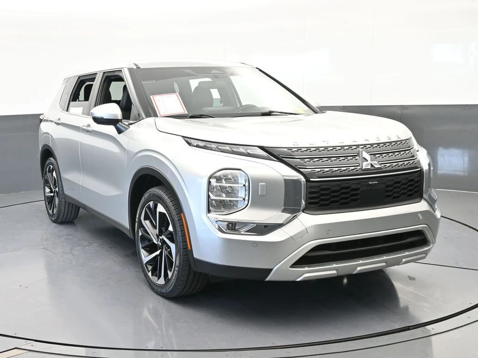 2022 Mitsubishi Outlander - Image 9 of 12