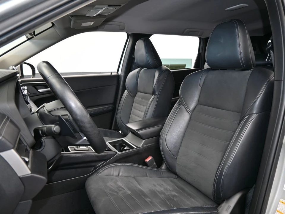 2022 Mitsubishi Outlander - Image 10 of 12