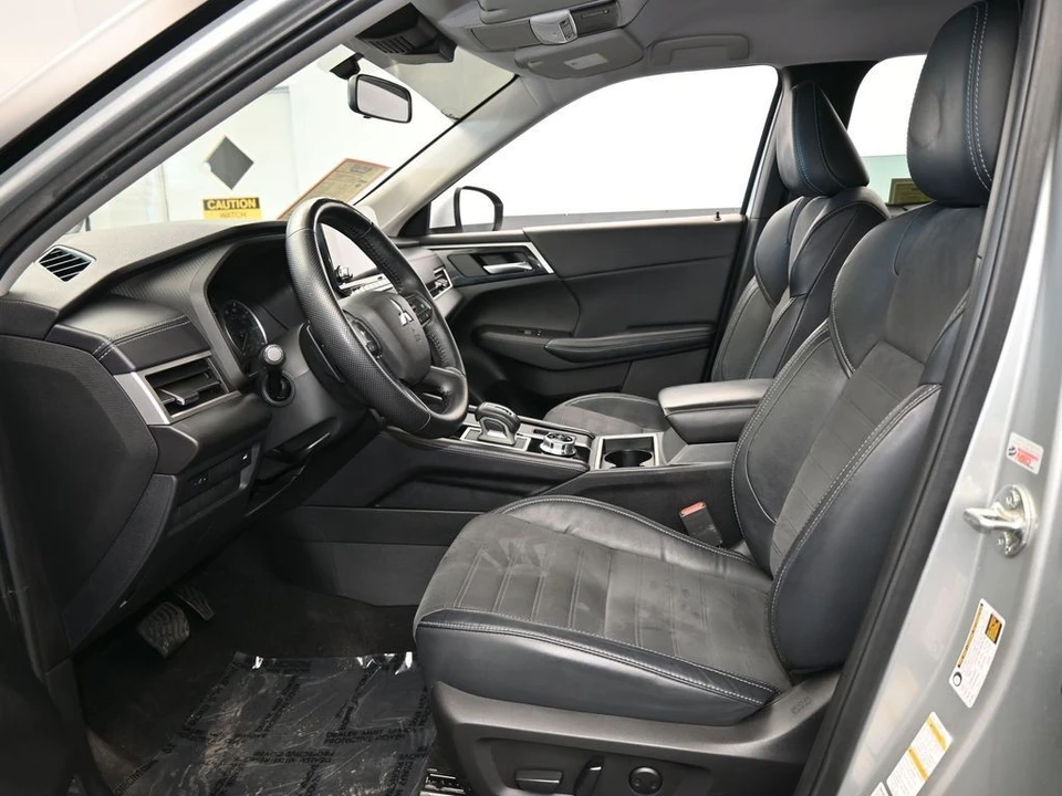 2022 Mitsubishi Outlander - Image 11 of 12