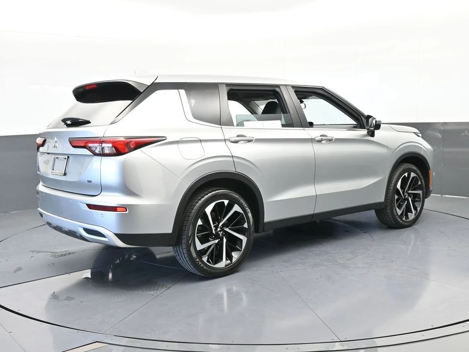 2022 Mitsubishi Outlander - Image 6 of 12