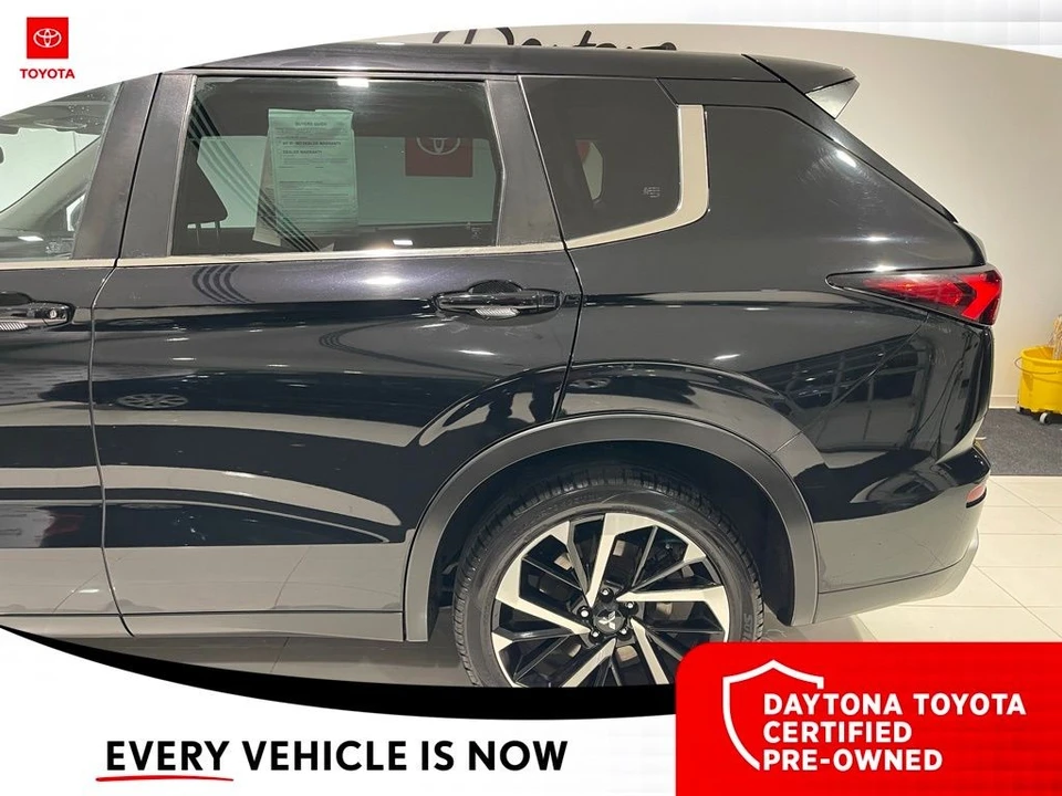 2022 Mitsubishi Outlander - Image 10 of 12