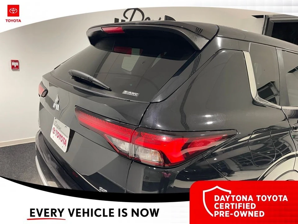 2022 Mitsubishi Outlander - Image 7 of 12