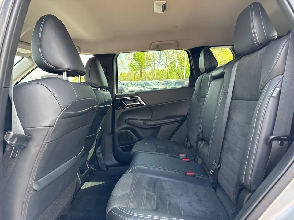 2022 Mitsubishi Outlander - Image 12 of 21