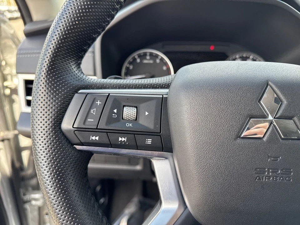 2022 Mitsubishi Outlander - Image 16 of 21