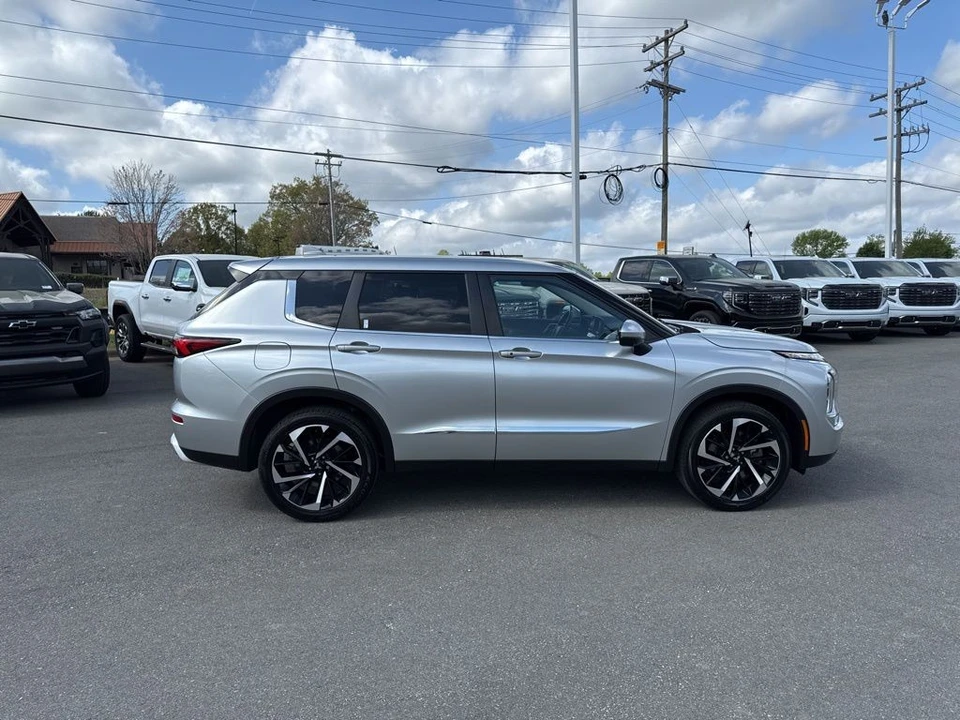 2022 Mitsubishi Outlander - Image 6 of 21