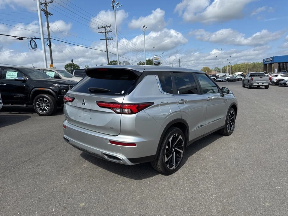 2022 Mitsubishi Outlander - Image 5 of 21