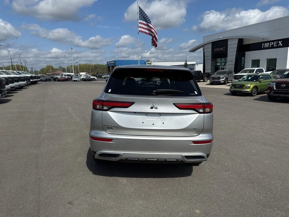 2022 Mitsubishi Outlander - Image 4 of 21
