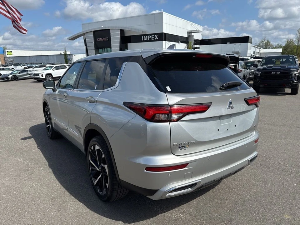 2022 Mitsubishi Outlander - Image 3 of 21