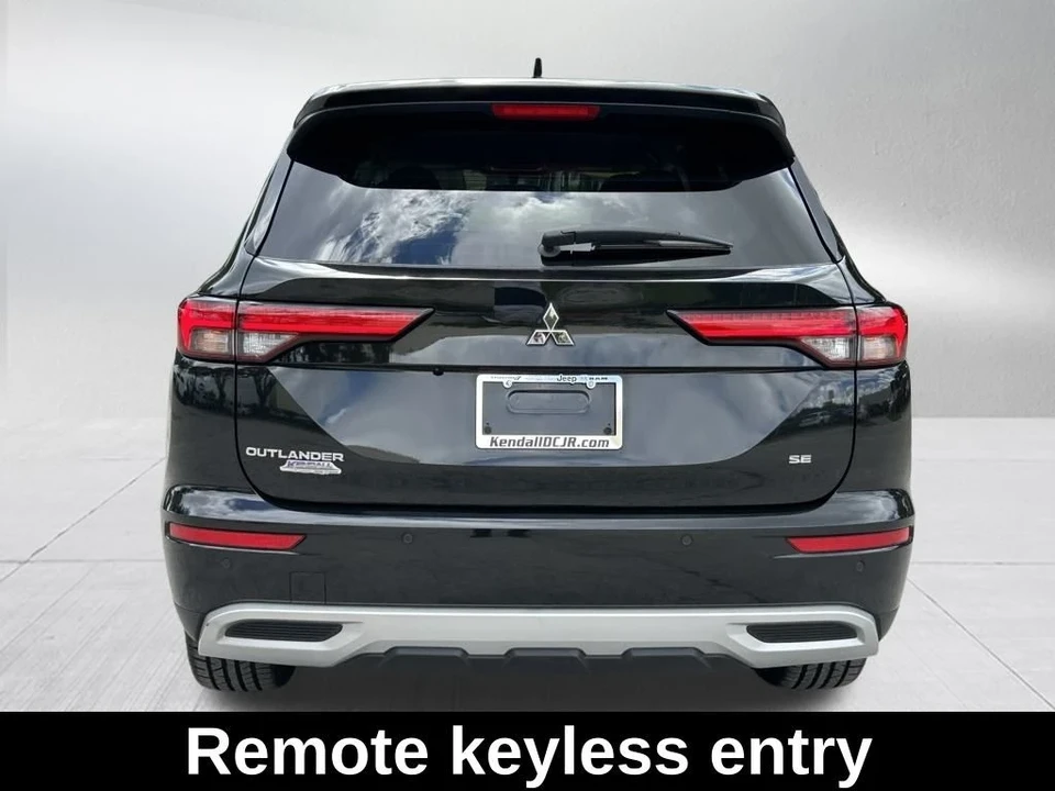 2022 Mitsubishi Outlander - Image 7 of 12